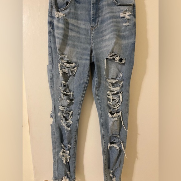 American Eagle High Waist Distressed Jeans with Frayed Bottom. - Picture 3 of 6
